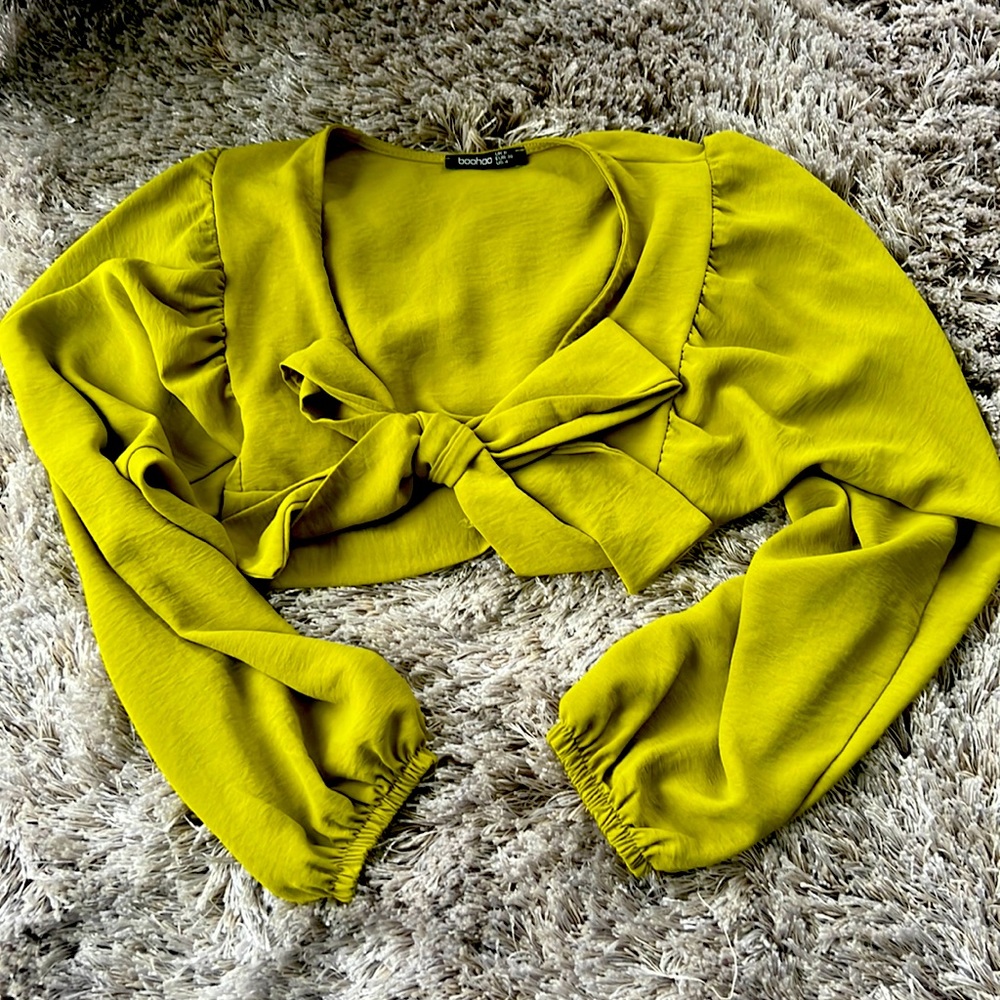 Boohoo Vibrant Green Long Sleeve Tie In The Front Crop Top